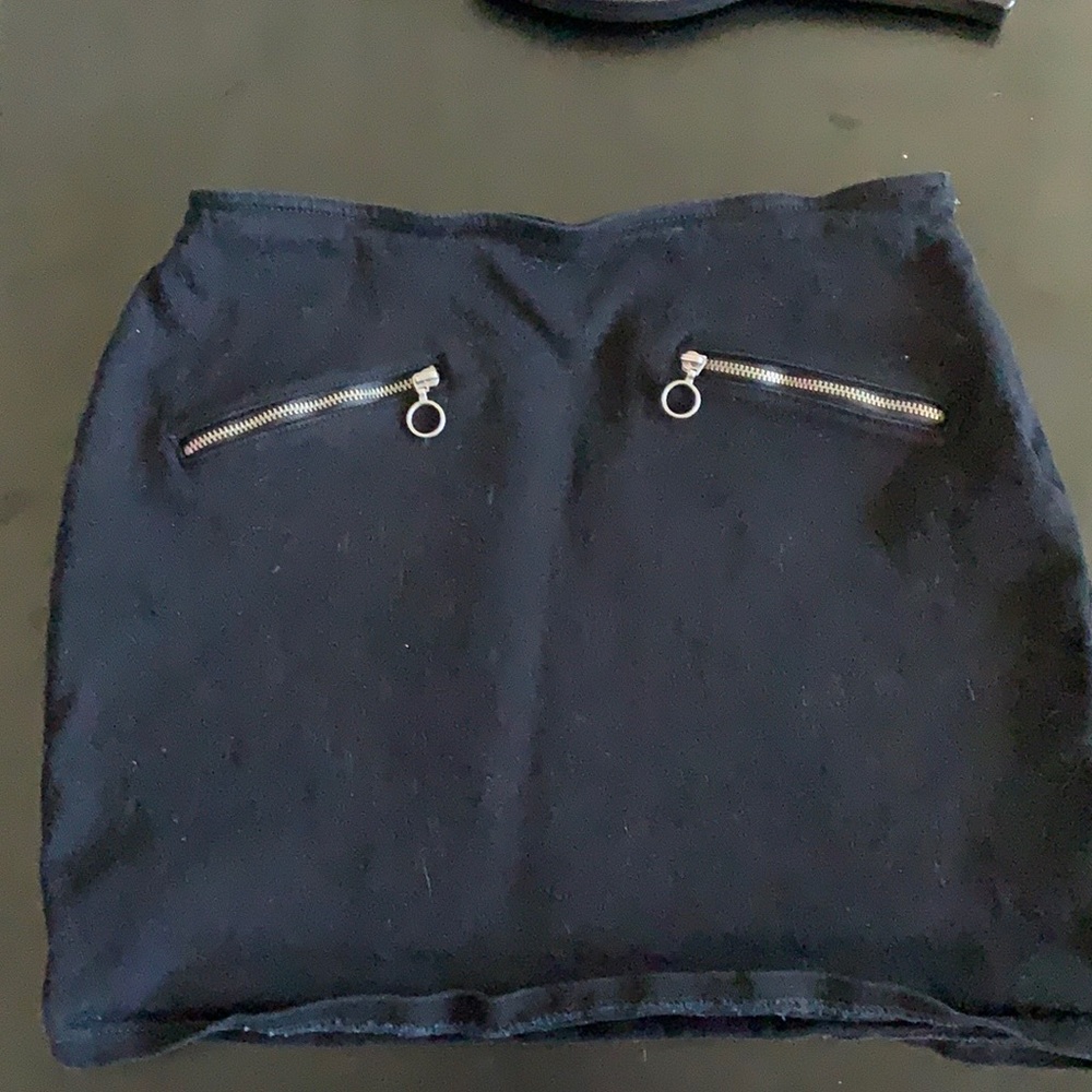 Short black forever 21 skirt